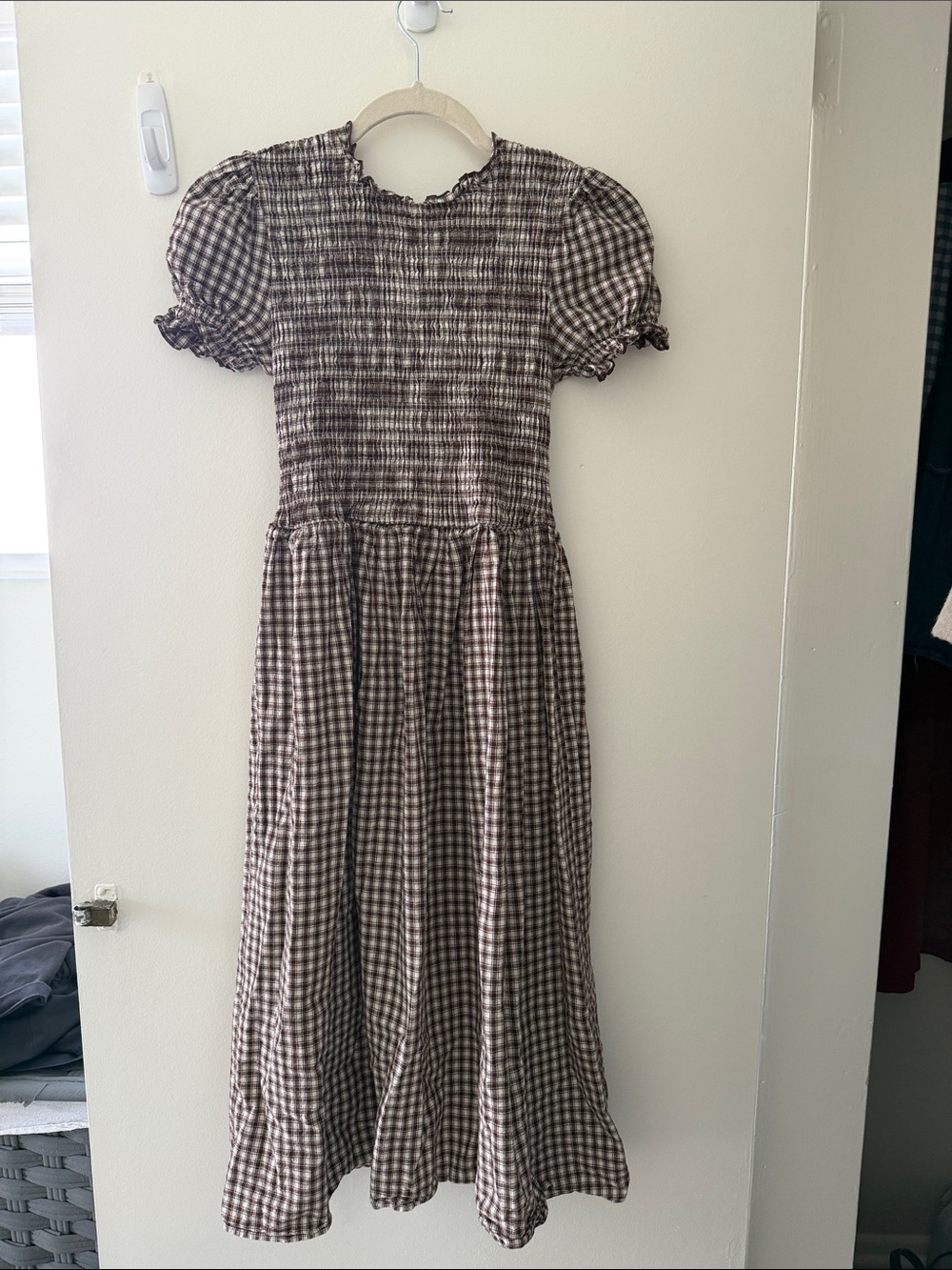 Smocked Puff-Sleeve Gingham Midi Dress - Brown/White